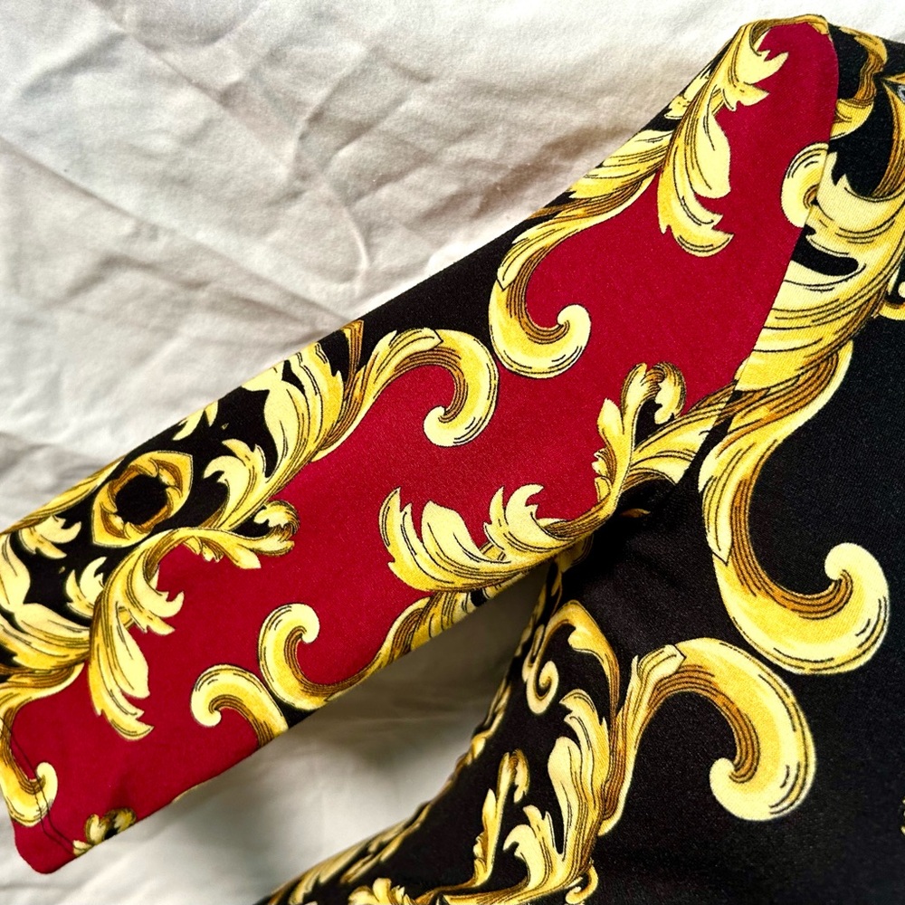 Alice + Olivia Black, Red Delora Crew Neck Regal Romance Print Dress, Size 6 - Picture 3 of 10